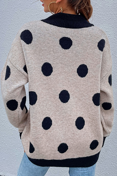 Well Tailored Sweater with a Graceful Silhouette