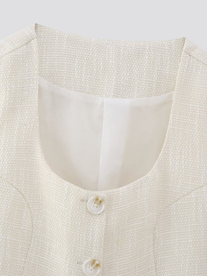 Well Tailored Top with a Graceful Silhouette