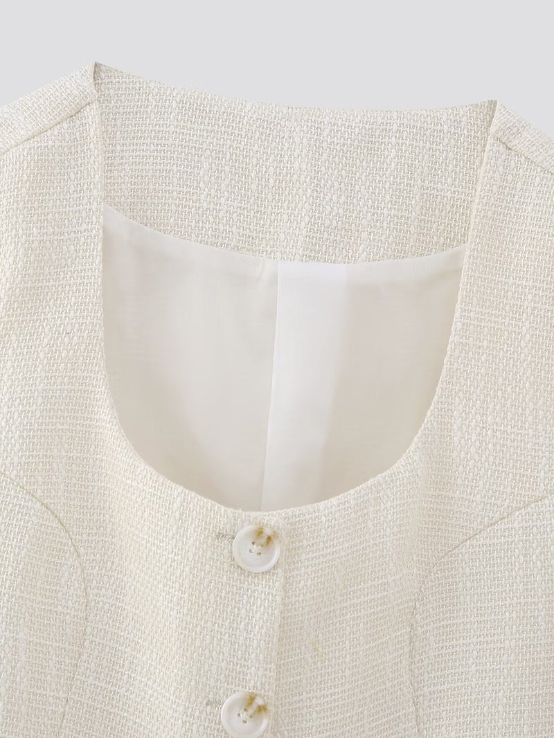 Well Tailored Top with a Graceful Silhouette
