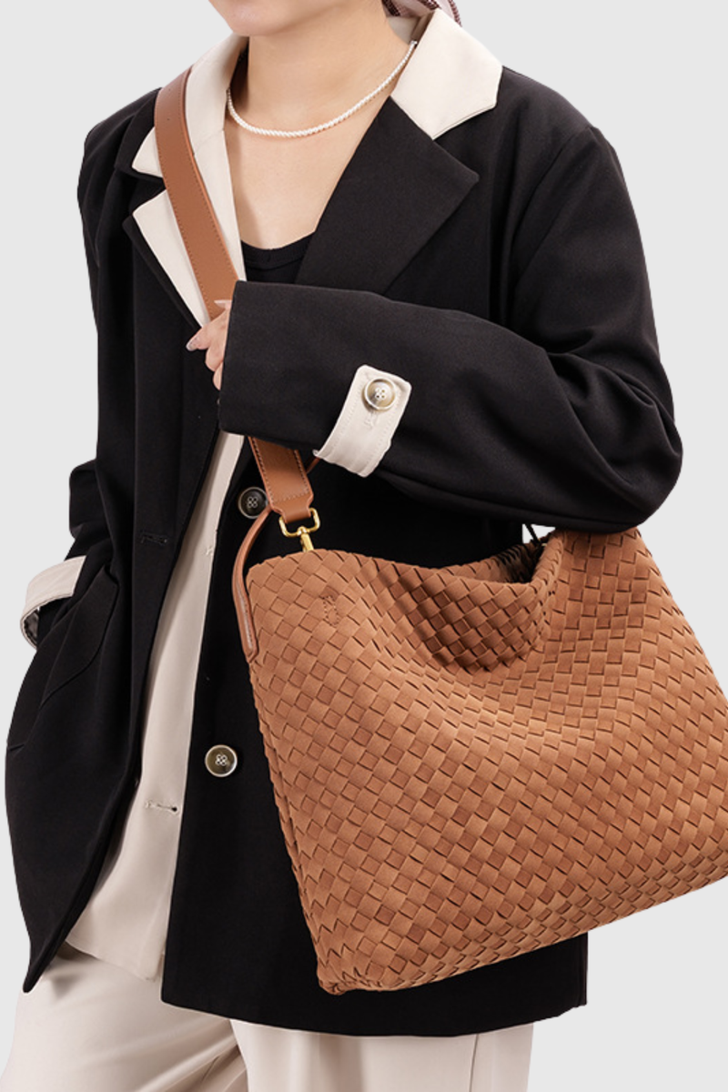Effortlessly Elegant Bag with a Timeless Design