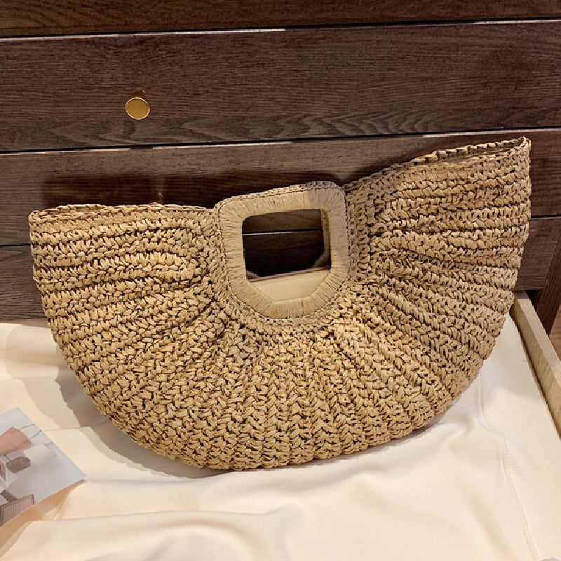 Gracefully Styled Bag for Any Occasion