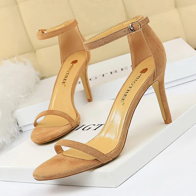 A Vintage Style Shoes with Delicate Timeless Details