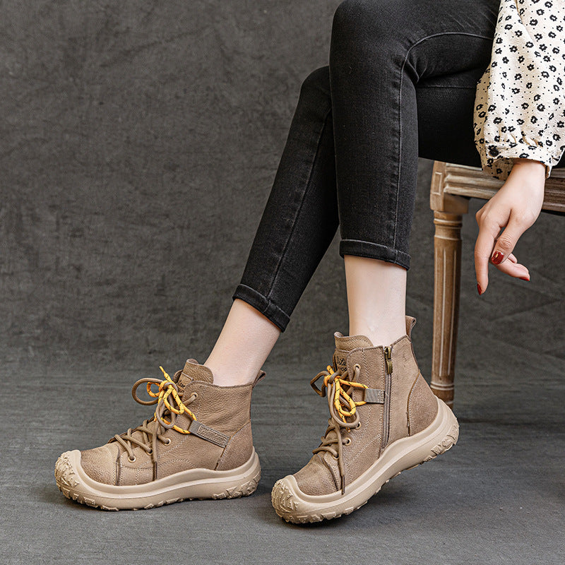Effortlessly Elegant Boots with a Timeless Design