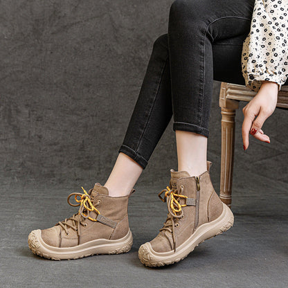 Effortlessly Elegant Boots with a Timeless Design