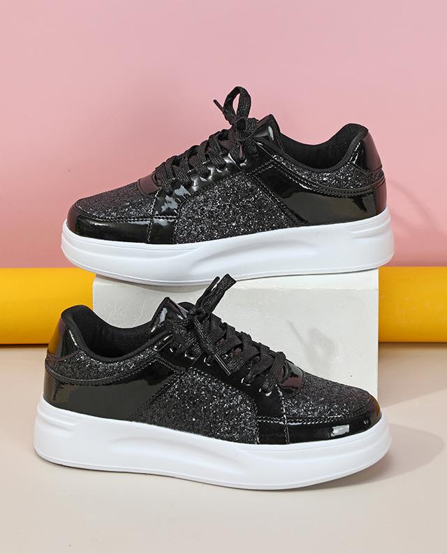 Effortlessly Elegant Shoes with a Timeless Design