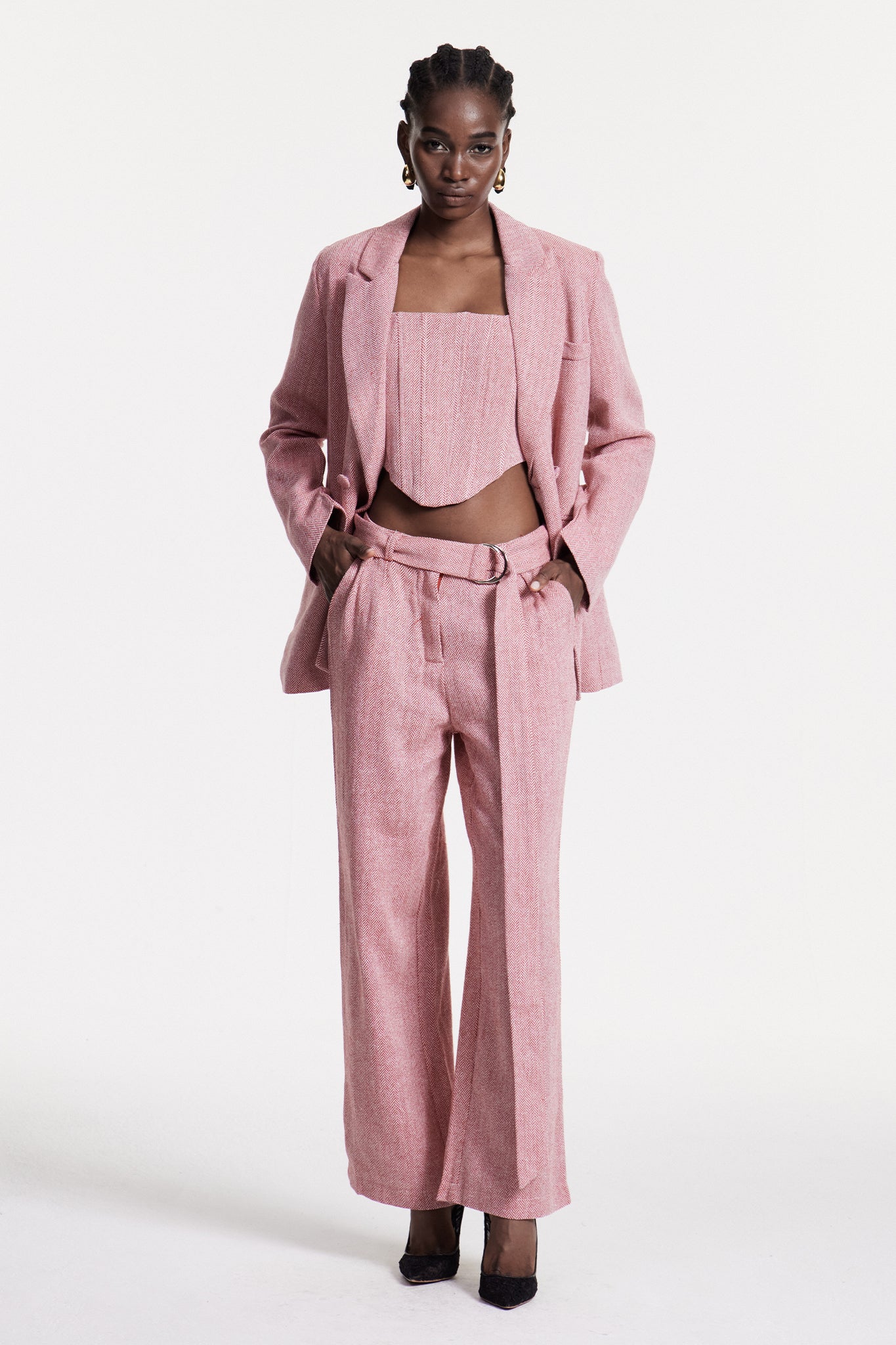 Well Tailored Pants with a Graceful Silhouette