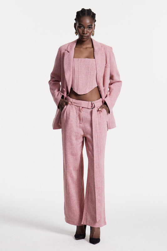 Well Tailored Pants with a Graceful Silhouette
