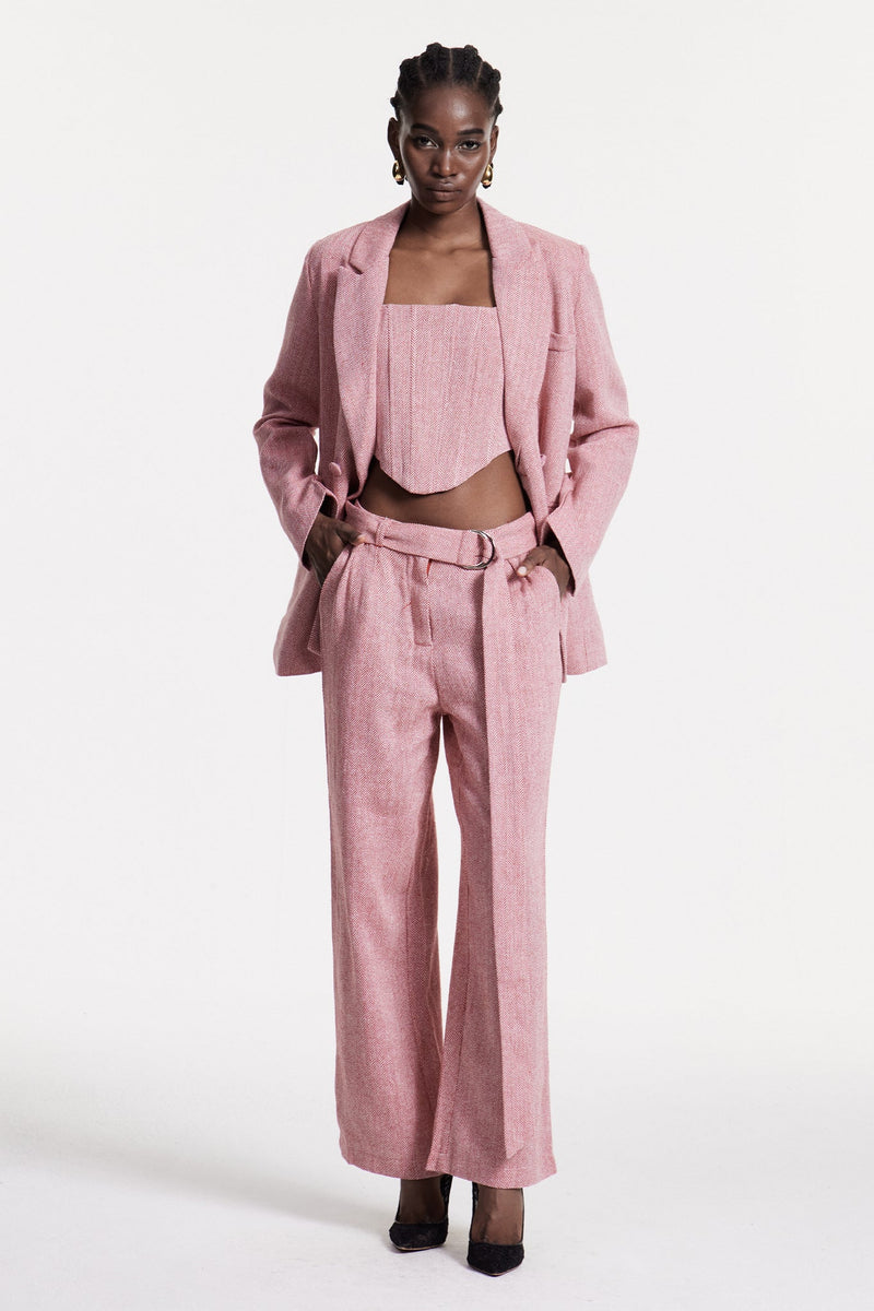 Well Tailored Pants with a Graceful Silhouette