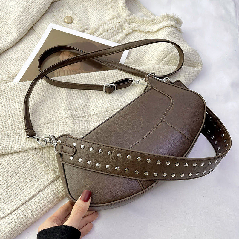 Well Tailored Bag with a Graceful Silhouette