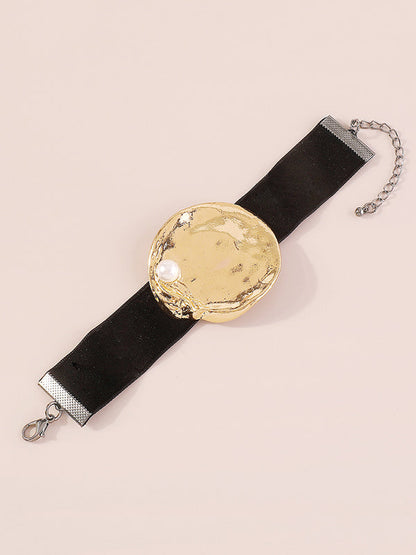 Effortlessly Elegant Garment with a Timeless Design