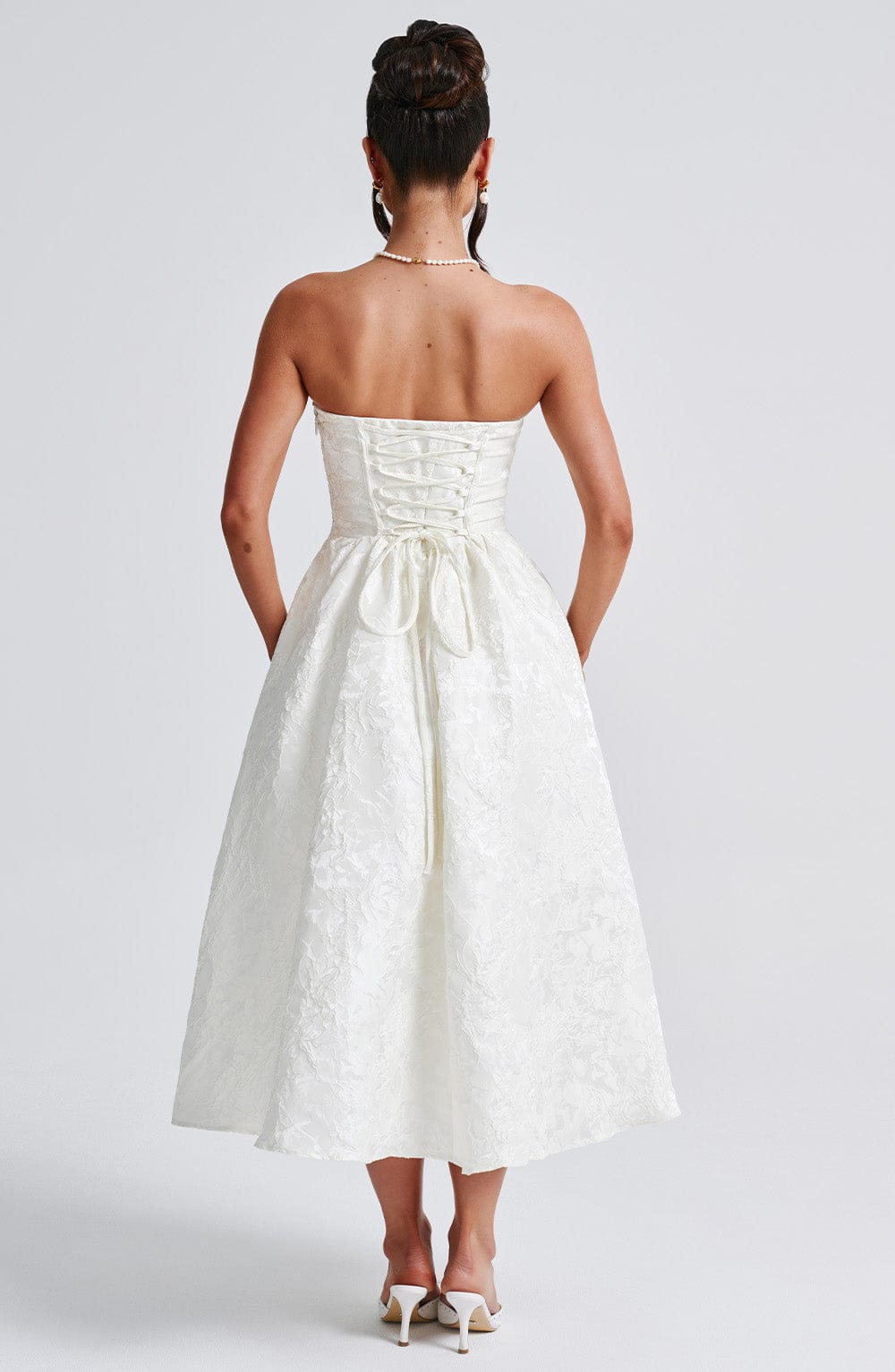 Effortlessly Elegant Dress with a Timeless Design
