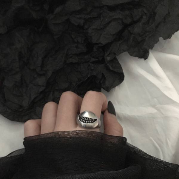 Well Tailored Garment with a Graceful Silhouette