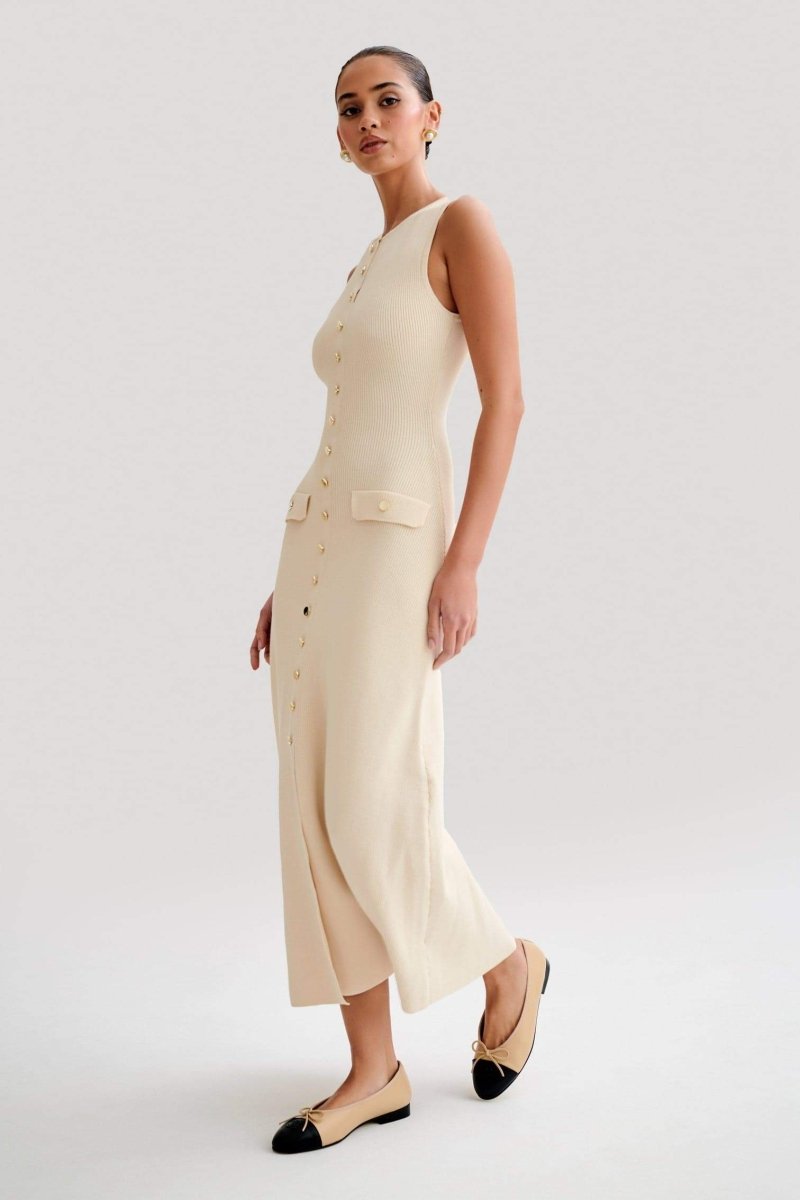 Beautifully Finished Dress in a Timeless Design