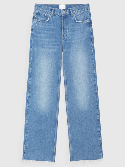Sophisticated Garment with a Clean Classic Look