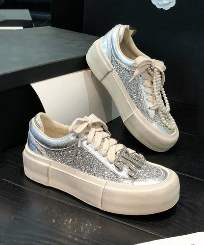 Effortlessly Elegant Shoes with a Timeless Design