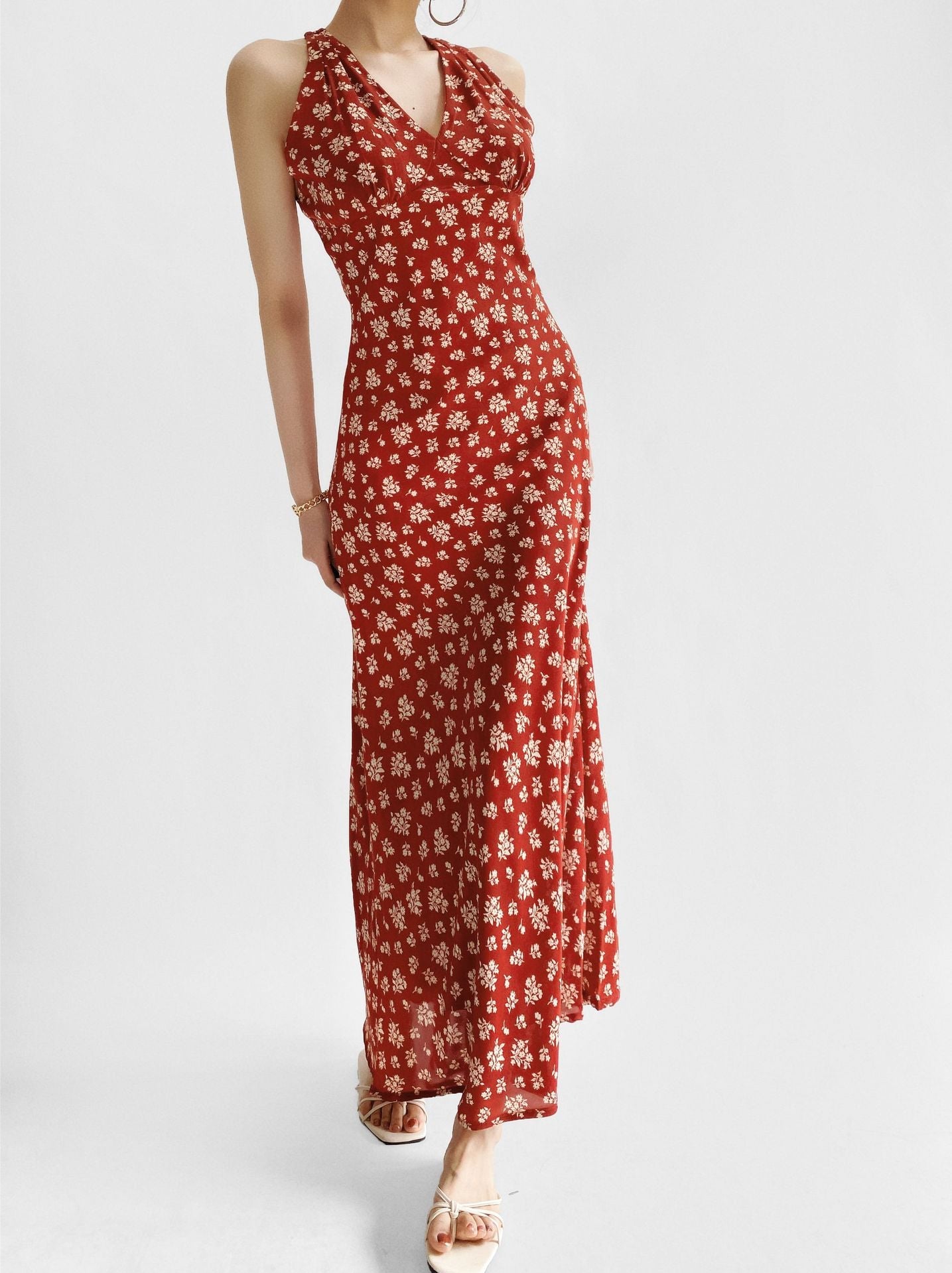 Well Tailored Dress with a Graceful Silhouette
