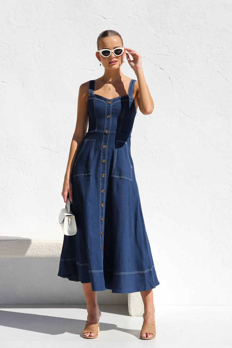 Sophisticated Dress with a Clean Classic Look