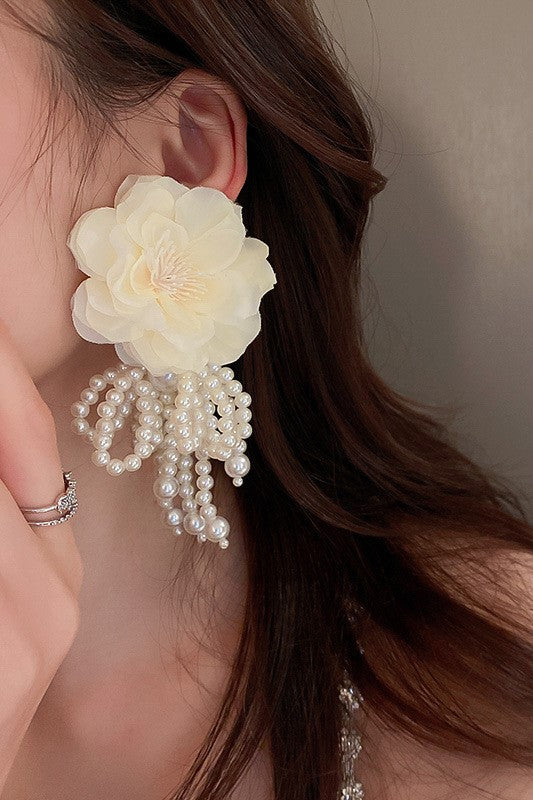 Effortlessly Elegant Garment with a Timeless Design
