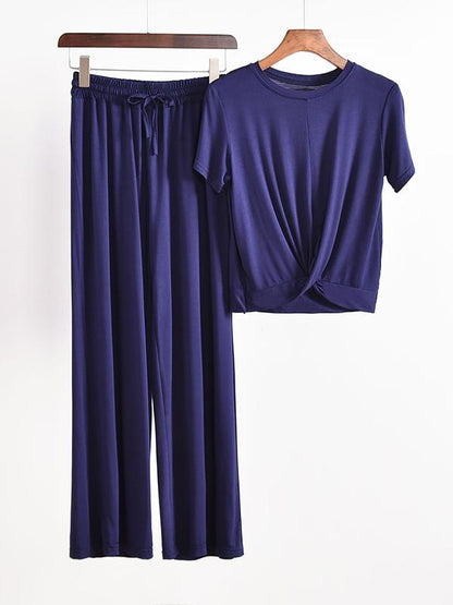 Effortlessly Elegant T-Shirt with a Timeless Design
