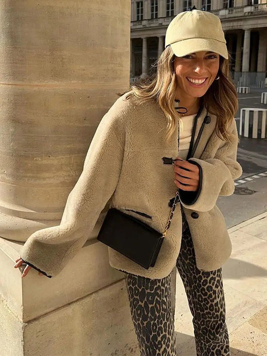 Effortlessly Elegant Coat with a Timeless Design