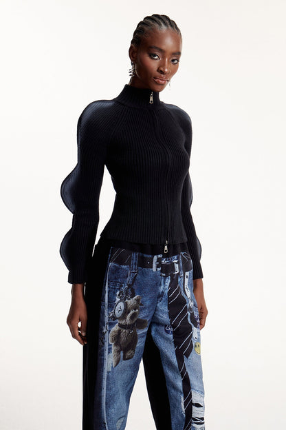 Well Tailored Top with a Graceful Silhouette