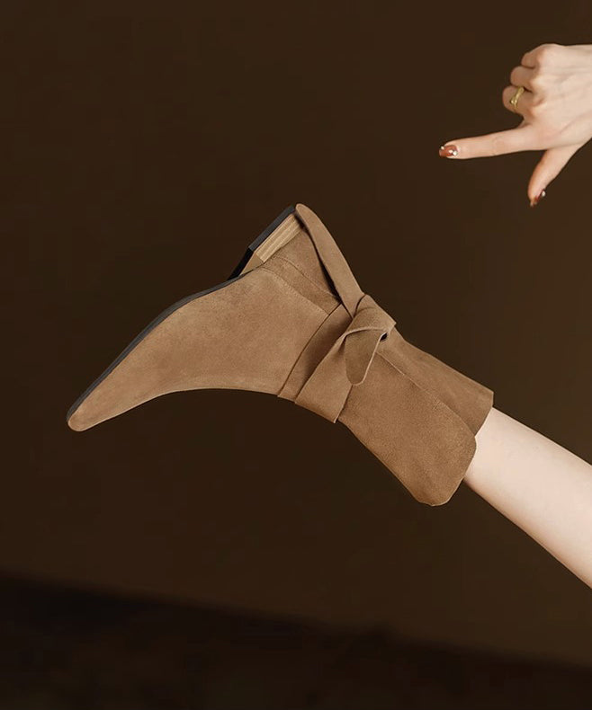 Well Tailored Boots with a Graceful Silhouette