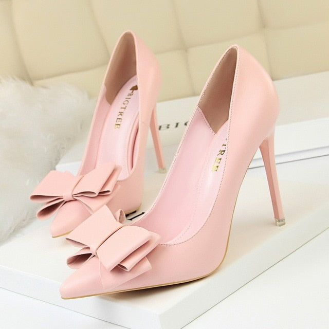 A Vintage Style Heels with Delicate Timeless Details