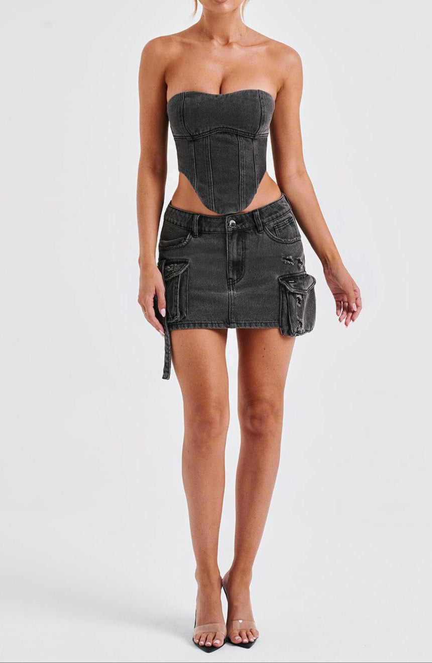Effortlessly Elegant Garment with a Timeless Design