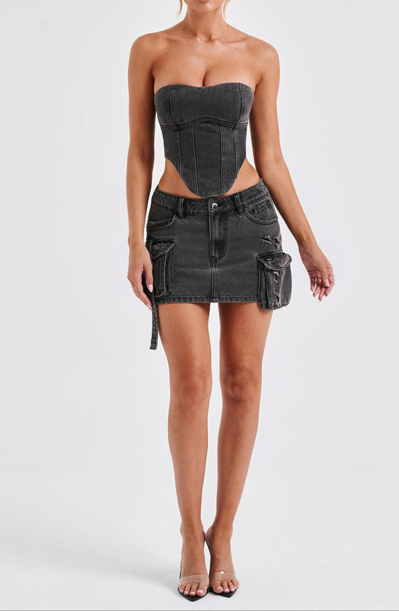 Effortlessly Elegant Garment with a Timeless Design
