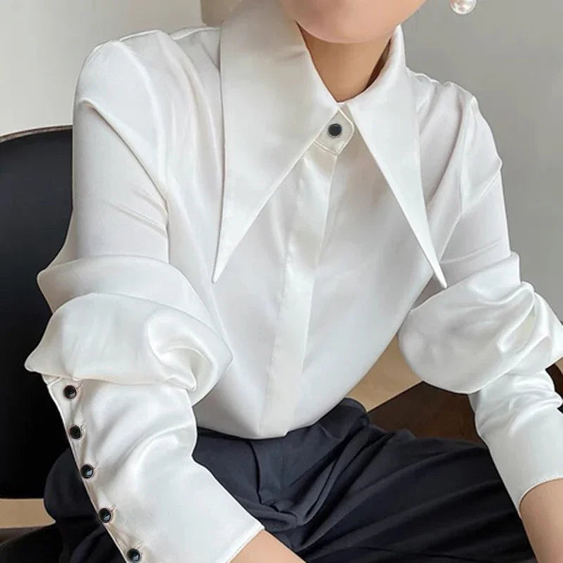 Beautifully Crafted Blouse in a Classic Style