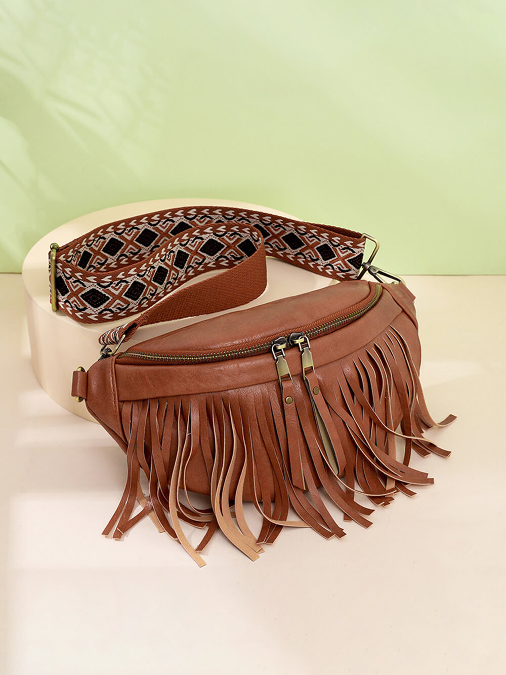 Well Tailored Bag with a Graceful Silhouette
