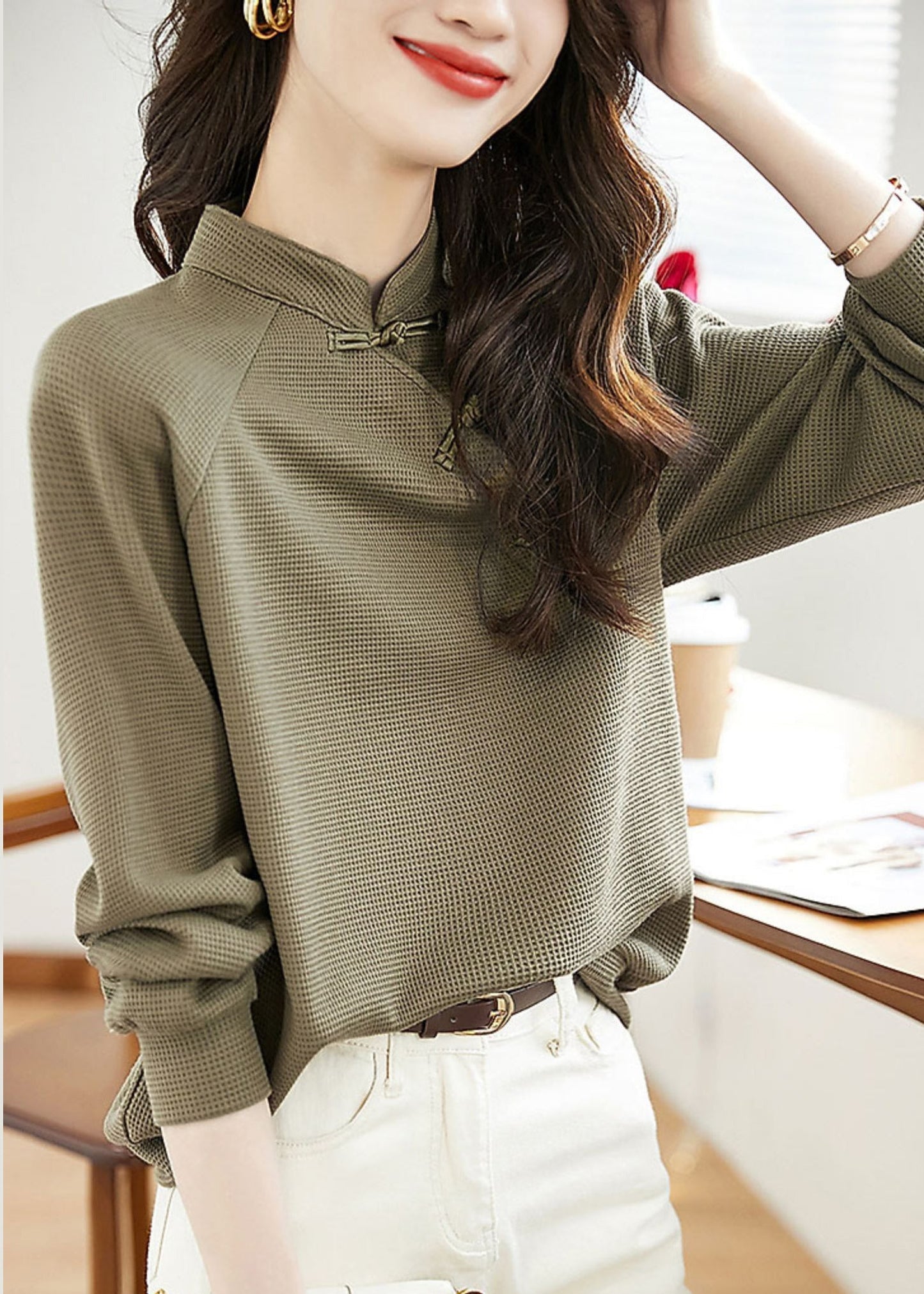 Well Tailored Top with a Graceful Silhouette