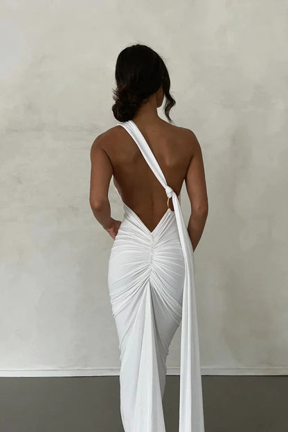 Well Tailored Garment with a Graceful Silhouette