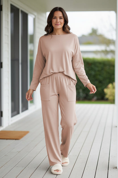 Well Tailored Pullover with a Graceful Silhouette