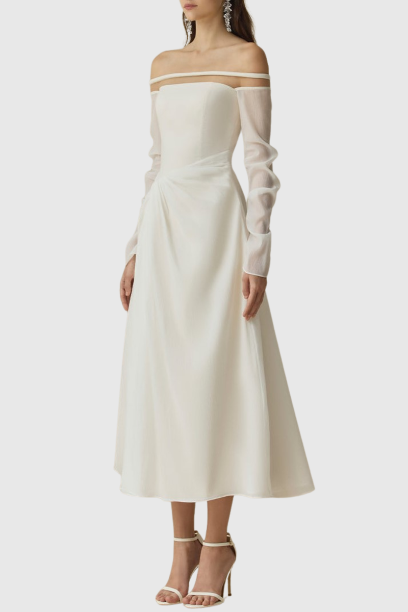 Beautifully Finished Dress in a Timeless Design