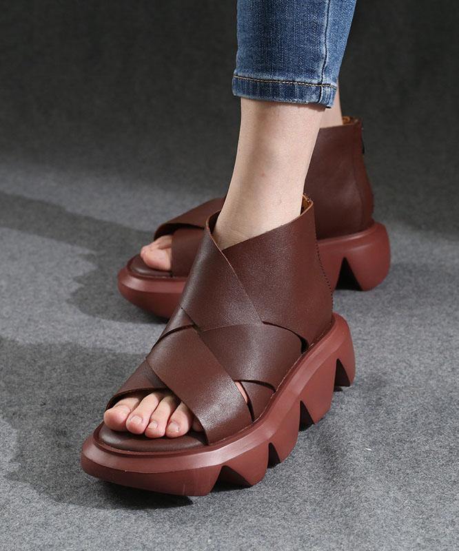 Effortlessly Elegant Sandals with a Timeless Design