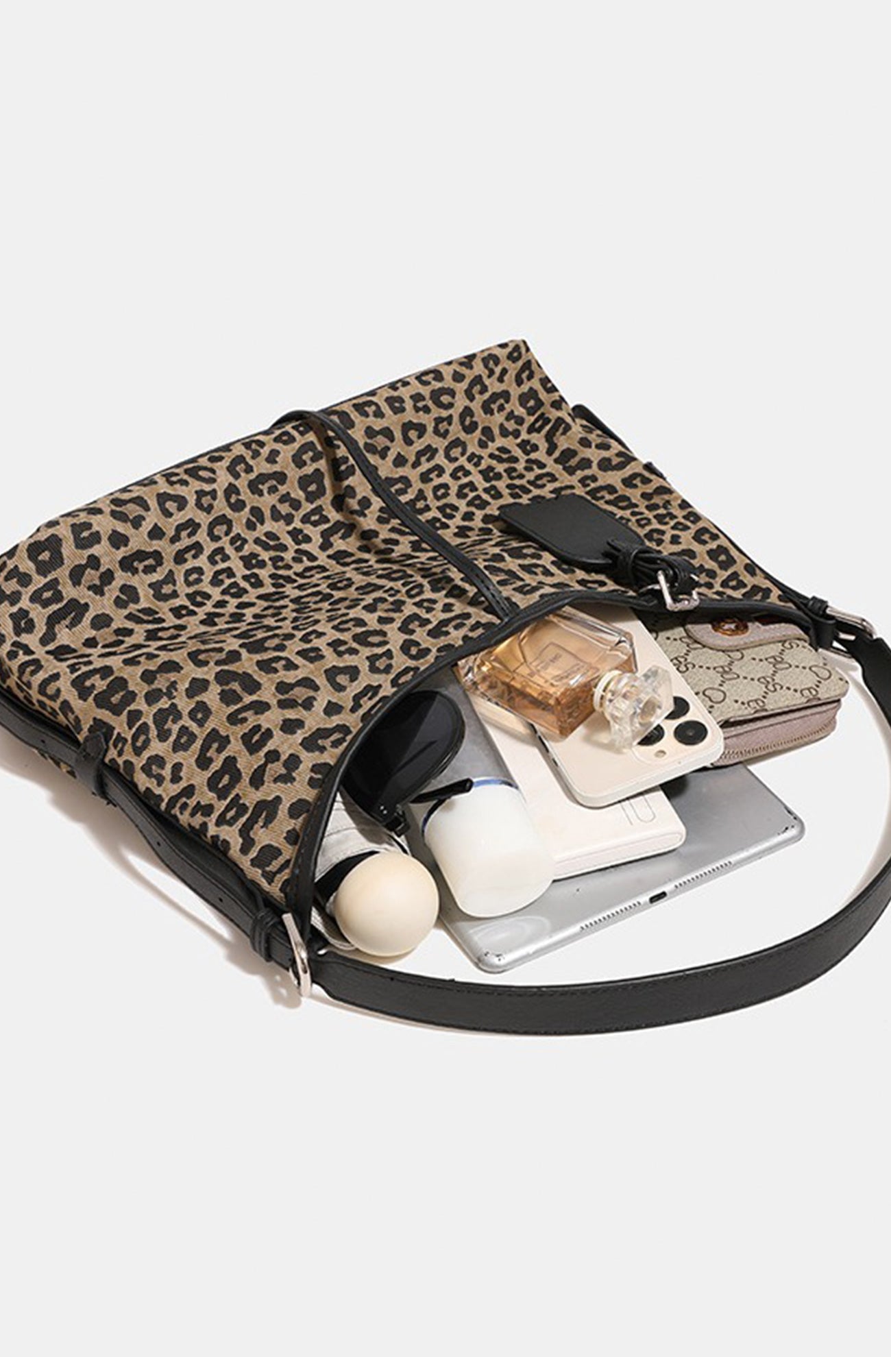 Elegantly Styled Bag for Everyday Wear