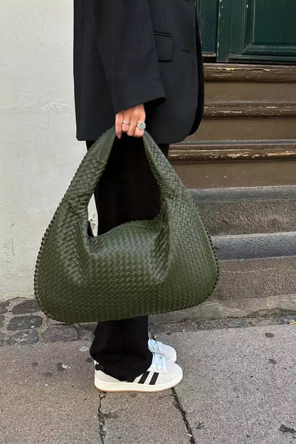 Beautifully Finished Bag in a Timeless Design