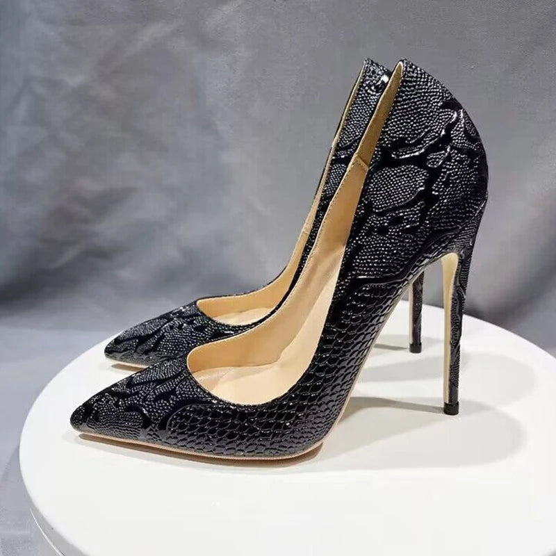 Well Tailored Shoes with a Graceful Silhouette