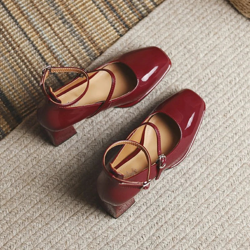 Classic Vintage Shoes with a Flattering Fit
