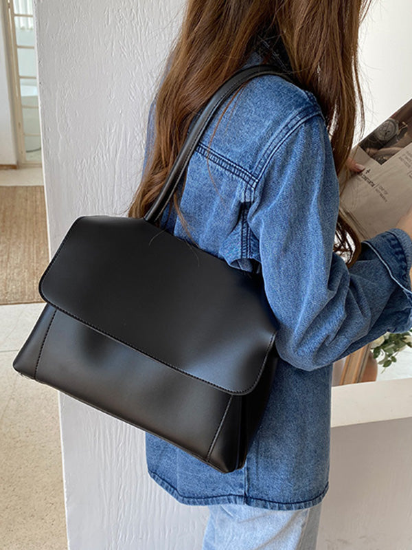 Well Tailored Bag with a Graceful Silhouette
