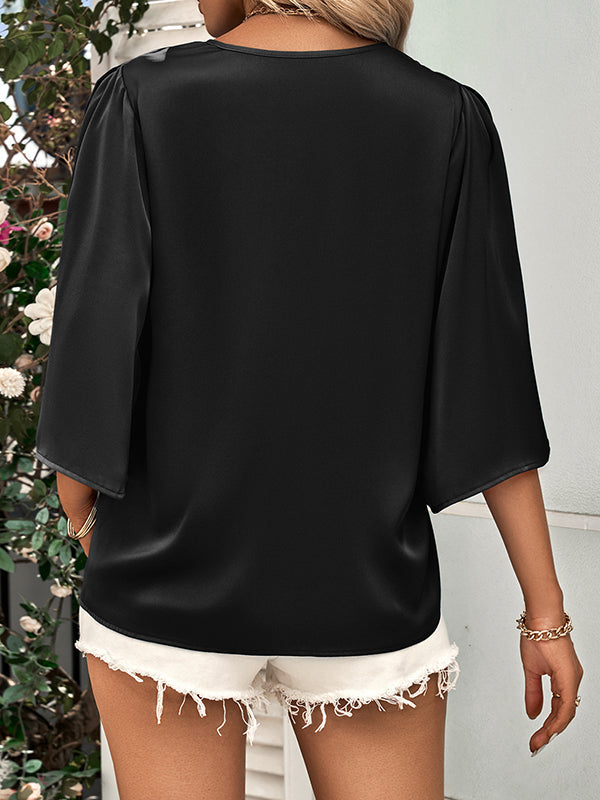Well Tailored Blouse with a Graceful Silhouette