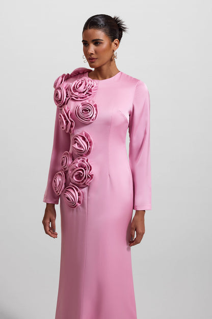 Beautifully Finished Dress in a Timeless Design