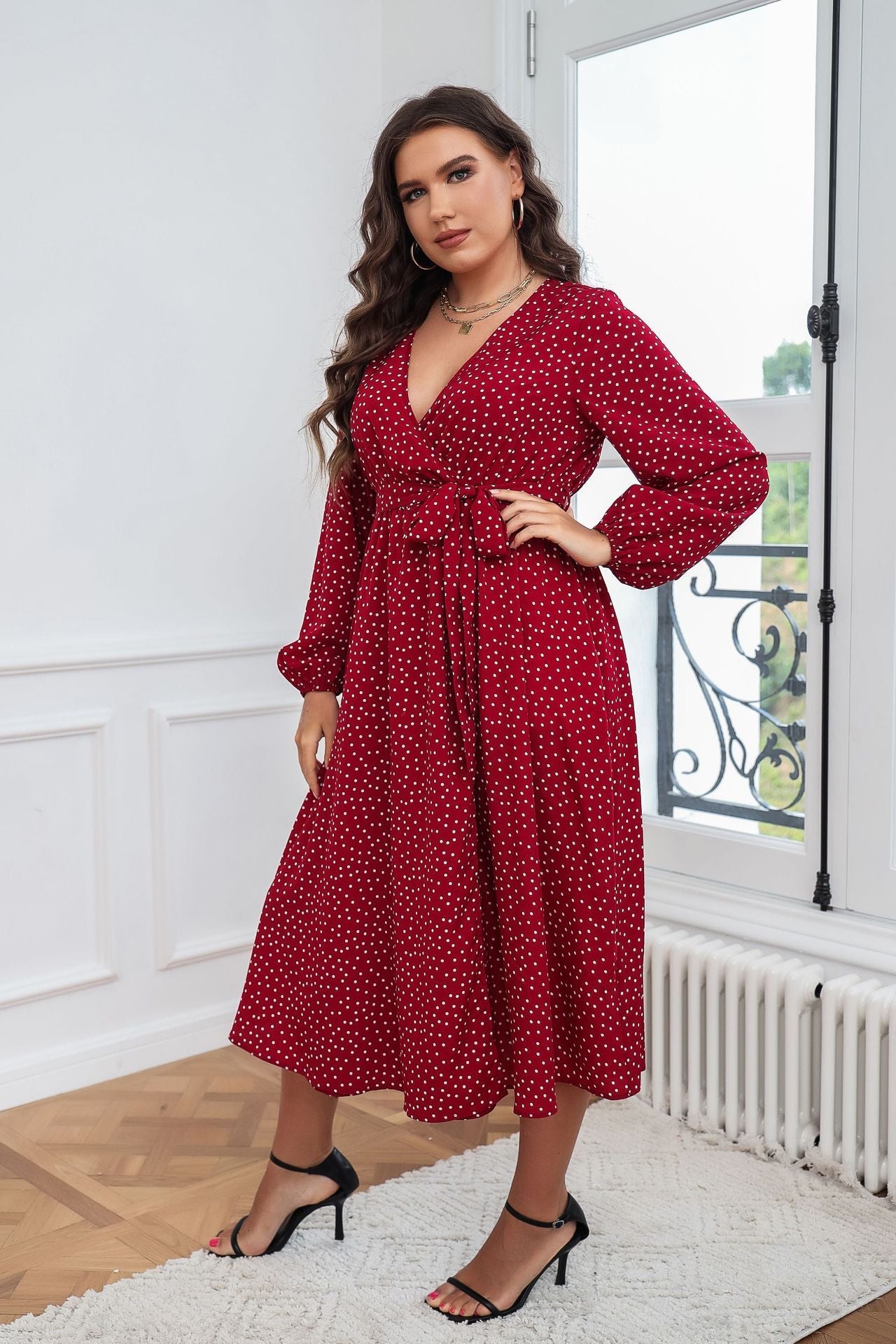 Effortlessly Elegant Dress with a Timeless Design