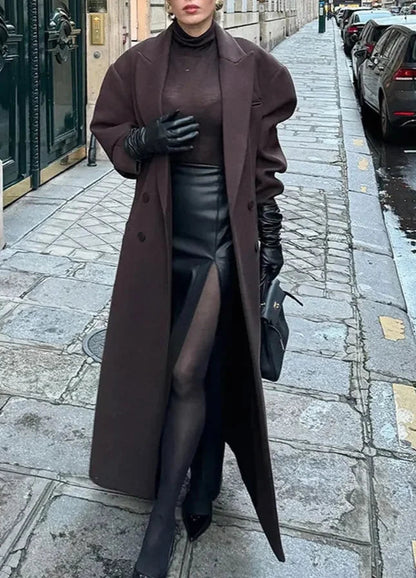 Well Tailored Coat with a Graceful Silhouette