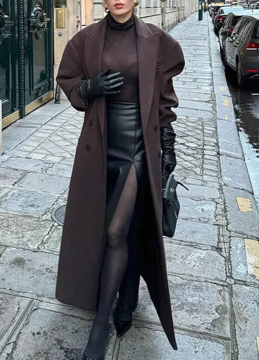 Well Tailored Coat with a Graceful Silhouette
