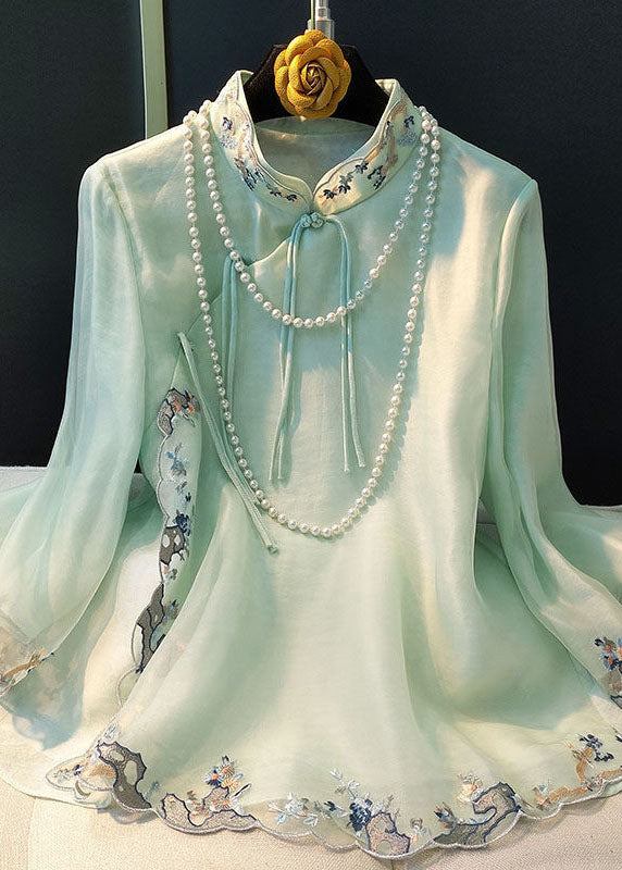 Classic Vintage Blouse with a Flattering Fit