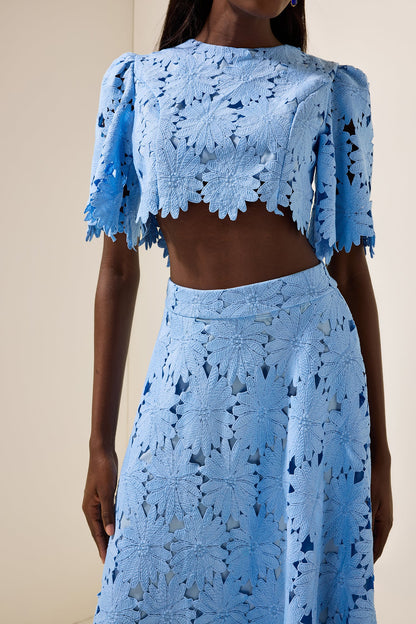 Well Tailored Top with a Graceful Silhouette