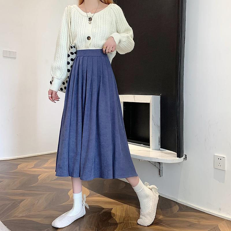 Sophisticated Garment with a Clean Classic Look