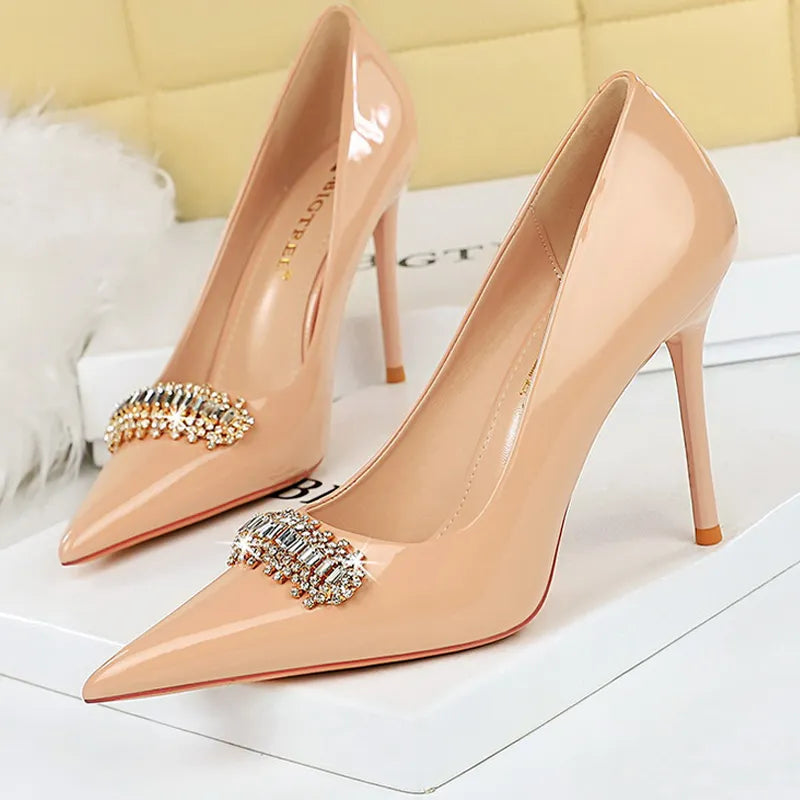 Beautifully Finished Heels in a Timeless Design